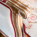 Трехместный диван из массива бука бежевый с растительным орнаментом Raffael Renaissance Beige Sofa варинант исполнения - 7 | Loft Concept в Барнауле