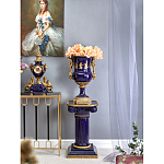 Ваза темно-синего цвета из фарфора с бронзовыми ручками в виде фигур Eden Garden porcelain and bronze варинант исполнения - 9 | Loft Concept в Барнауле