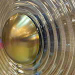 Бра с круглым рифленым плафоном янтарного цвета Savio Glass Disc Light варинант исполнения - 1 | Loft Concept в Барнауле