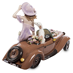 Статуэтка фарфоровая Девушка с автомобилем Charming Statuette варинант исполнения - 2 | Loft Concept в Барнауле