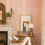 Обои ручная роспись Jharokha Arches Original colourway on pink painted Xuan paper варинант исполнения - 2 | Loft Concept в Барнауле