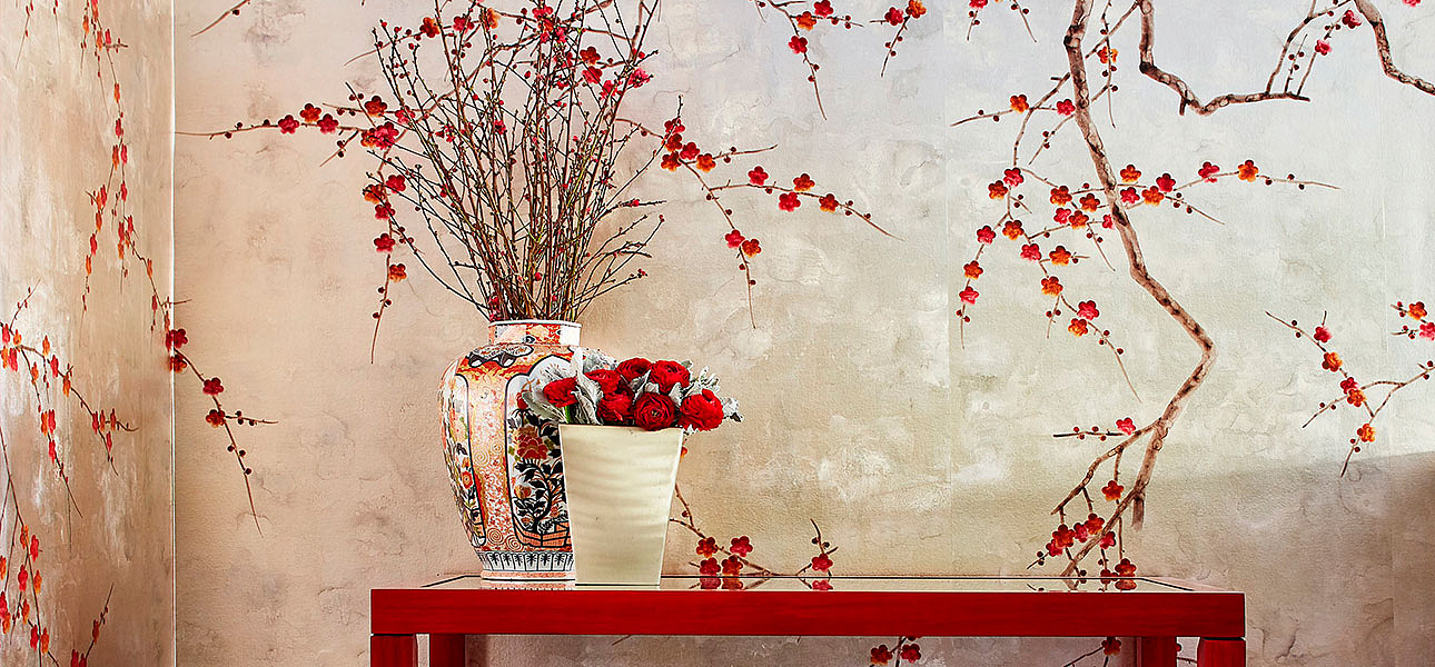 Обои ручная роспись Plum Blossom Original colourway on Tarnished Silver gilded paper with pearlescent antiquing Обои ручная роспись Plum Blossom Original colourway on Tarnished Silver gilded paper with pearlescent antiquing - Loft-Concept в Барнауле