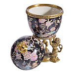 Шкатулка в форме яйца на величественных львах из фарфора с бронзовыми элементами Eden Garden варинант исполнения - 2 | Loft Concept в Барнауле