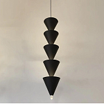 Подвесной светильник светодиодный в виде ряда черных металлических конусов  Herringbone варинант исполнения - 4 | Loft Concept в Барнауле