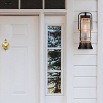 Настенный фонарь цилиндрической формы с рифленым стеклом в золотом каркасе на черном прямоугольном основании Eurofase варинант исполнения - 7 | Loft Concept в Барнауле