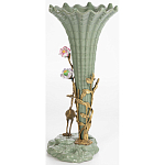 Ваза зеленая фарфоровая с волнистым краем с бронзовой фигуркой журавля Eden Garden  варинант исполнения - 2 | Loft Concept в Барнауле