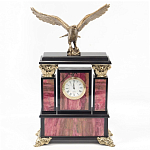 Часы настольные из родонита и бронзы с декором в виде орла Eagle Stone Clock варинант исполнения - 1 | Loft Concept в Барнауле