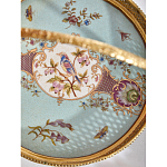 Блюдо круглое с ручкой и голубым фарфоровым дном с цветочным рисунком Blue Garden варинант исполнения - 2 | Loft Concept в Барнауле