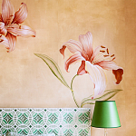 Обои ручная роспись Lilium Special Colourway on yellow painted silk варинант исполнения - 2 | Loft Concept в Барнауле