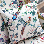 Подушка декоративная с изображением птицы в саду Beige Chinoiserie Birds in the Rose Garden Cushion варинант исполнения - 2 | Loft Concept в Барнауле