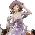 Статуэтка фарфоровая Девушка с автомобилем Charming Statuette варинант исполнения - 1 | Loft Concept в Барнауле