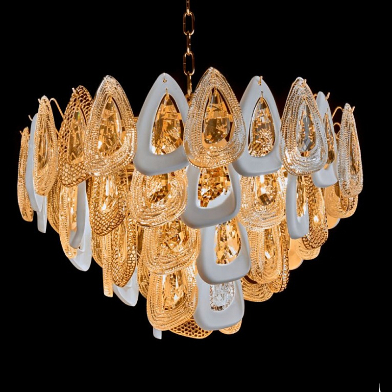 Люстра с многослойными белыми и прозрачными подвесками Character Chandelier Золотой Прозрачный Белый Люстра с многослойными белыми и прозрачными подвесками Character Chandelier Золотой Прозрачный Белый в Барнауле | Loft Concept