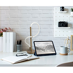 Настольная лампа белым изогнутым плафоном на круглой подставке Luke Lampco Tracer Lamp варинант исполнения - 5 | Loft Concept в Барнауле